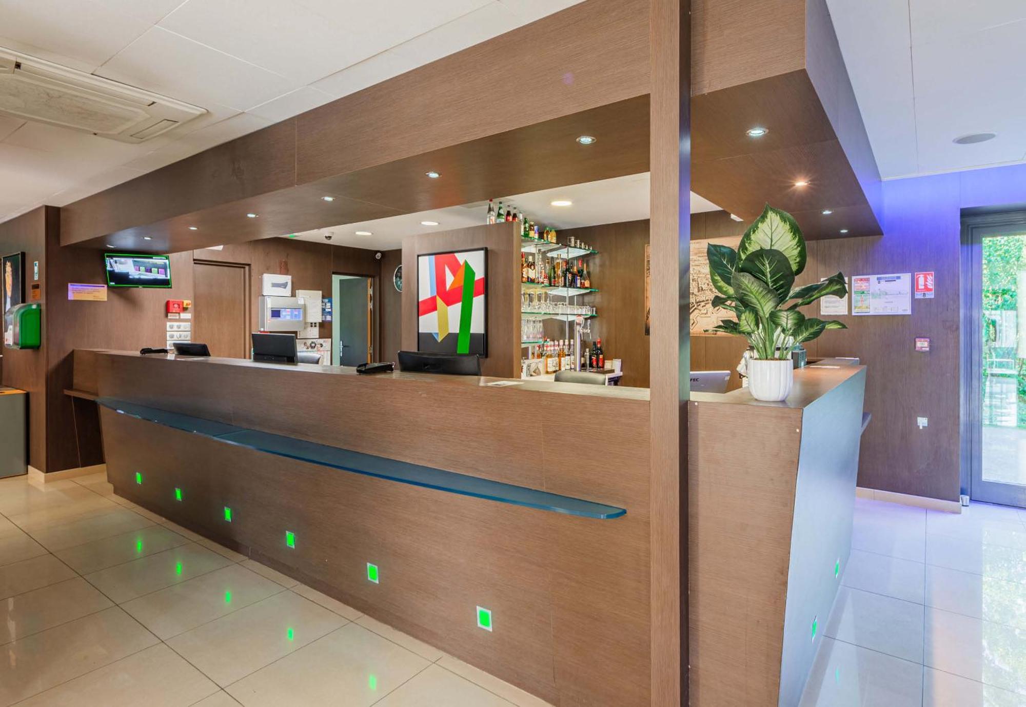Liberte 4 Etoiles Hotel 4*